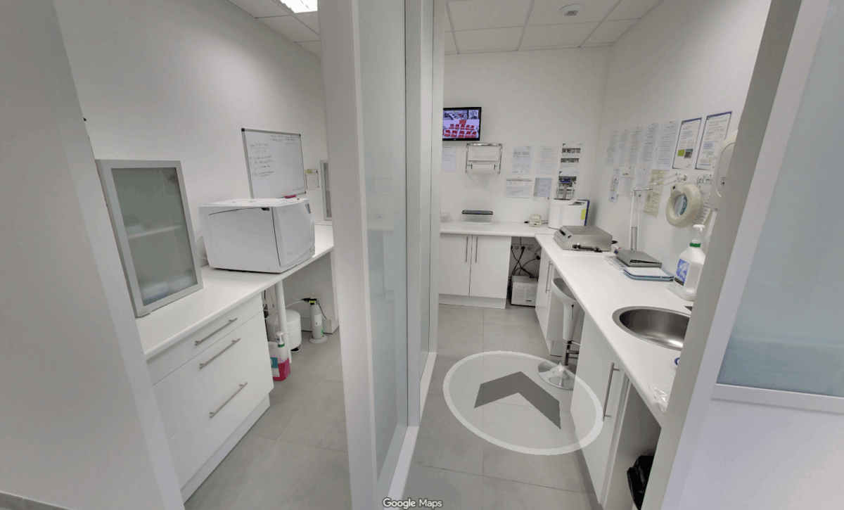 Salle de stérilisation moderne du cabinet d'orthodontie du Dr Wees à Caen